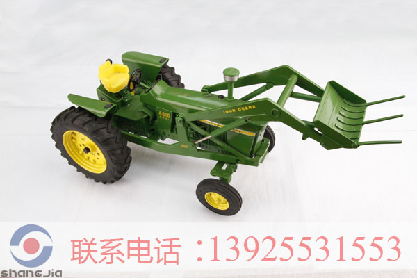 1：24JOHN DEERE 4010拖拉机