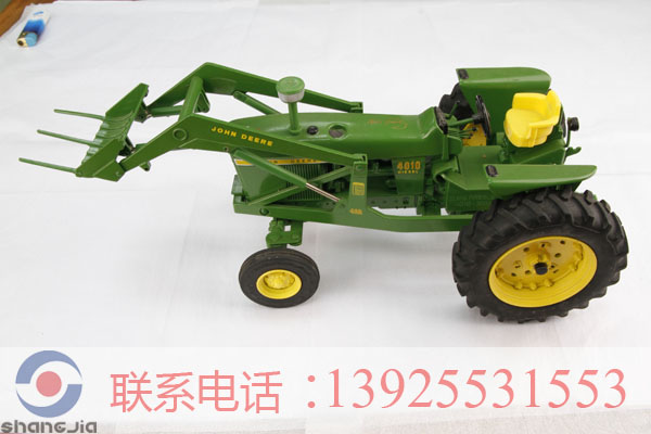 1：24JOHN DEERE 4010拖拉机